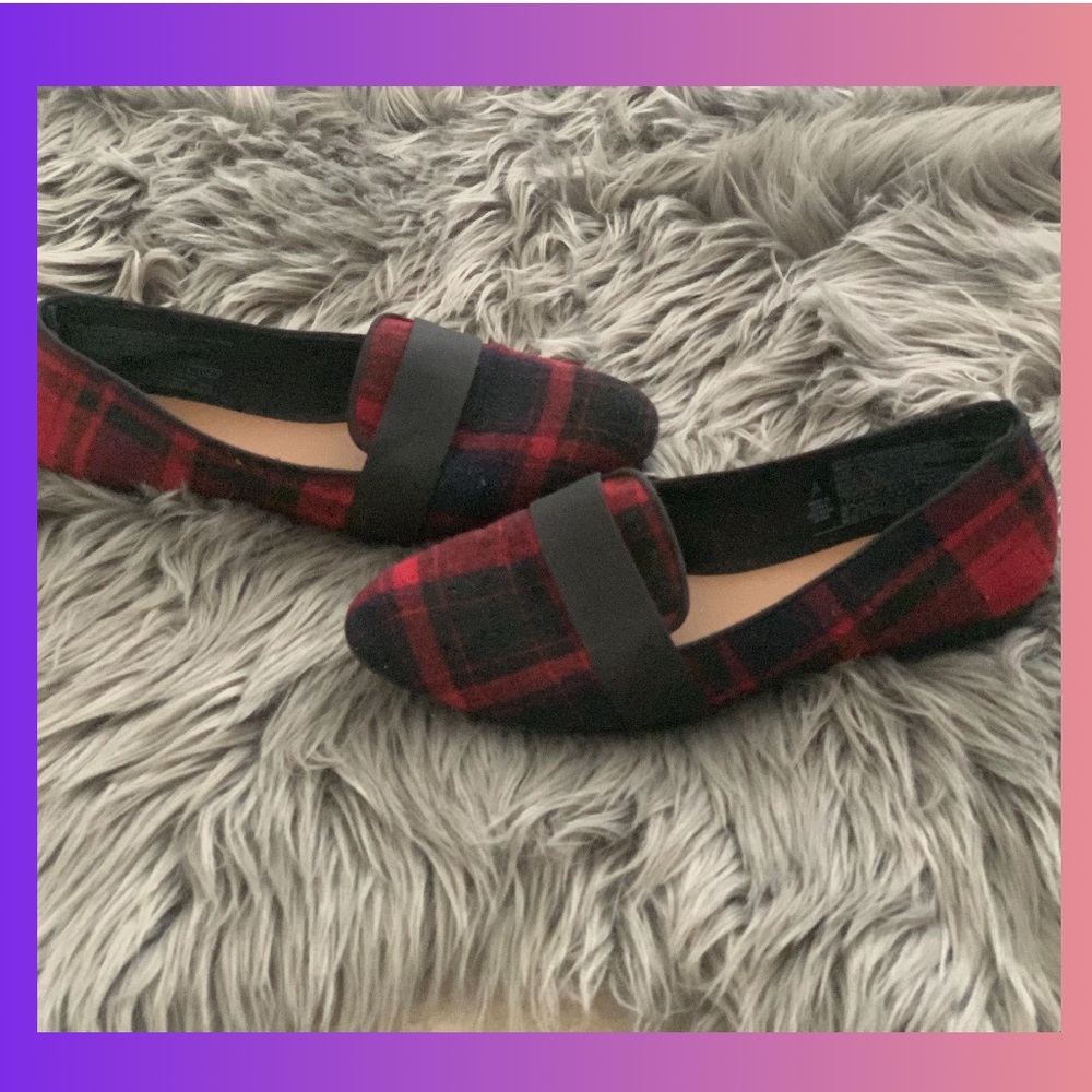 Red Plaid Old Navy Flats 🤩